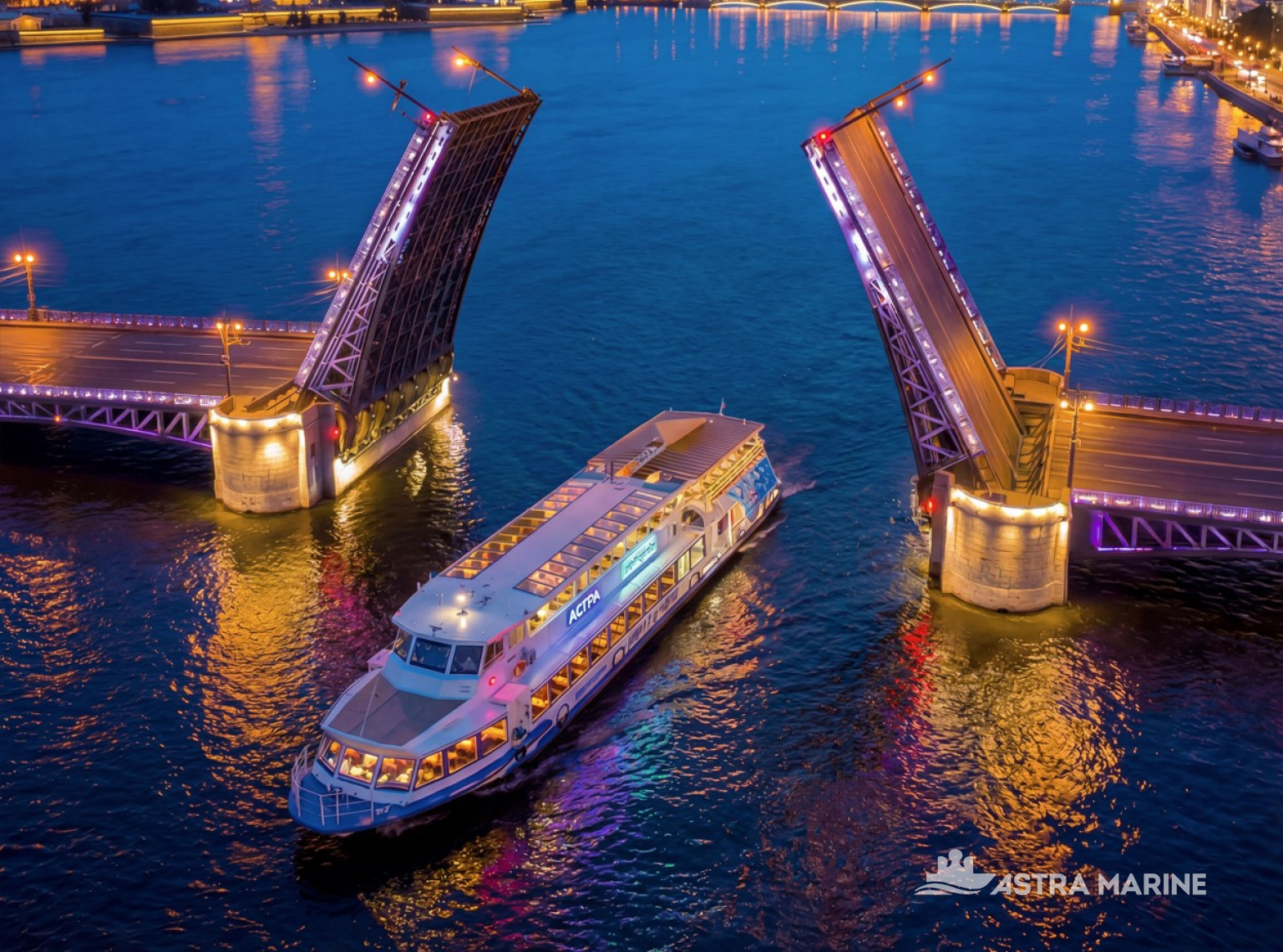 Джаз под разводными мостами на теплоходе-ресторане "АСТРА"